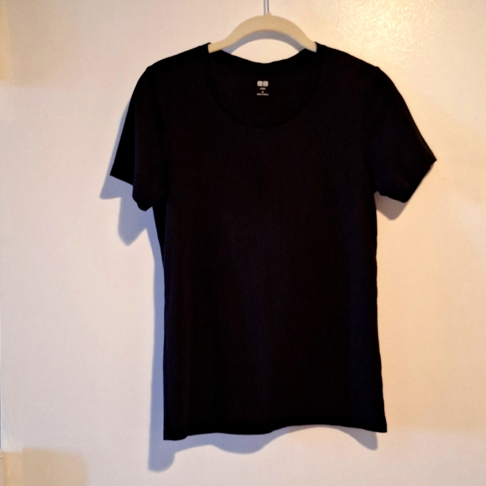UNIQLO Dark Black Tee - Small